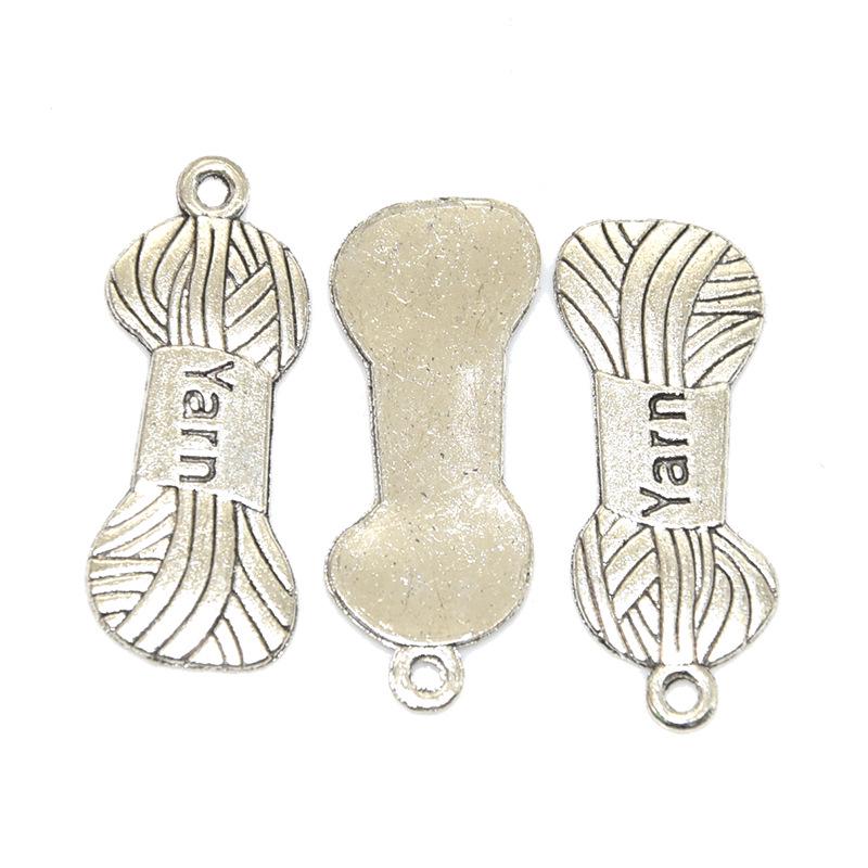 Набор из 18 подвесок из сплава на швейную тематику: Подвески из игл, ниток, пуговиц и швейной машинки для самодельных украшений
Набор из 18 подвесок из сплава на швейную тематику: Подвески из игл, ниток, пуговиц и швейной машинки для самодельных украшений