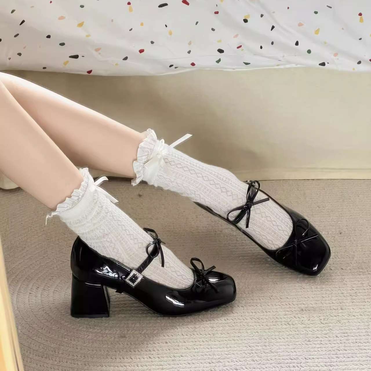 New thick high heels 2025 Mary Jane small leather shoes retro spring and summer skirt style with shallow single shoes women 39 срібний
New thick high heels 2025 Mary Jane small leather shoes retro spring and summer skirt style with shallow single shoes women 39 срібний