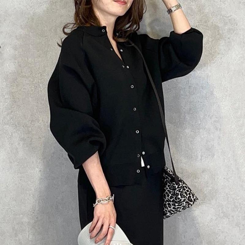 Новый осенне-зимний комплект из двух предметов: пальто на четырех пуговицах с круглым вырезом + юбка L чёрный
Новый осенне-зимний комплект из двух предметов: пальто на четырех пуговицах с круглым вырезом + юбка L чёрный