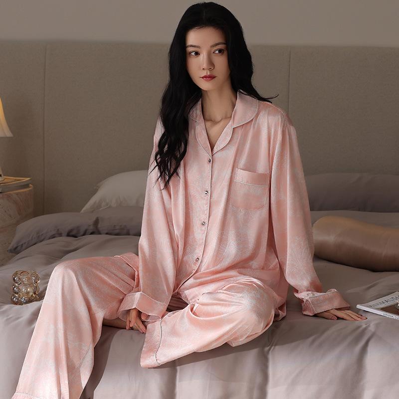 Pajamas women s spring and summer summer ice silk long-sleeved loungewear spring and autumn thin simulated silk mother casual suit M recommendation 40-50kg
Pajamas women s spring and summer summer ice silk long-sleeved loungewear spring and autumn thin simulated silk mother casual suit M recommendation 40-50kg