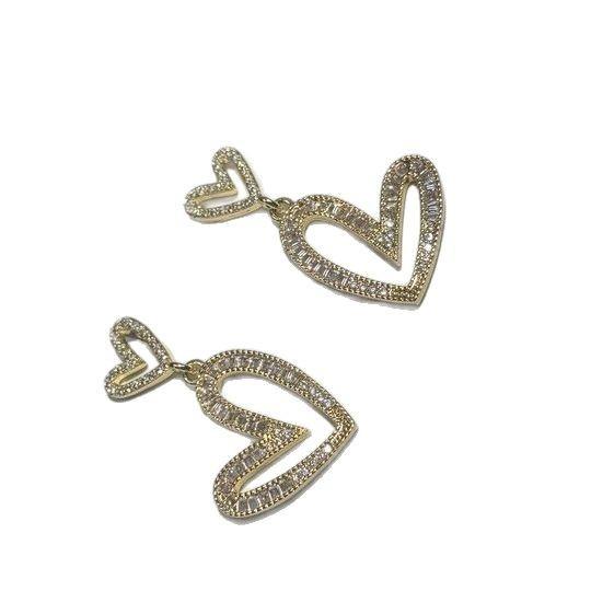 New exquisite and elegant zircon gold asymmetrical simple and versatile high-end niche earrings and ear jewelry
New exquisite and elegant zircon gold asymmetrical simple and versatile high-end niche earrings and ear jewelry