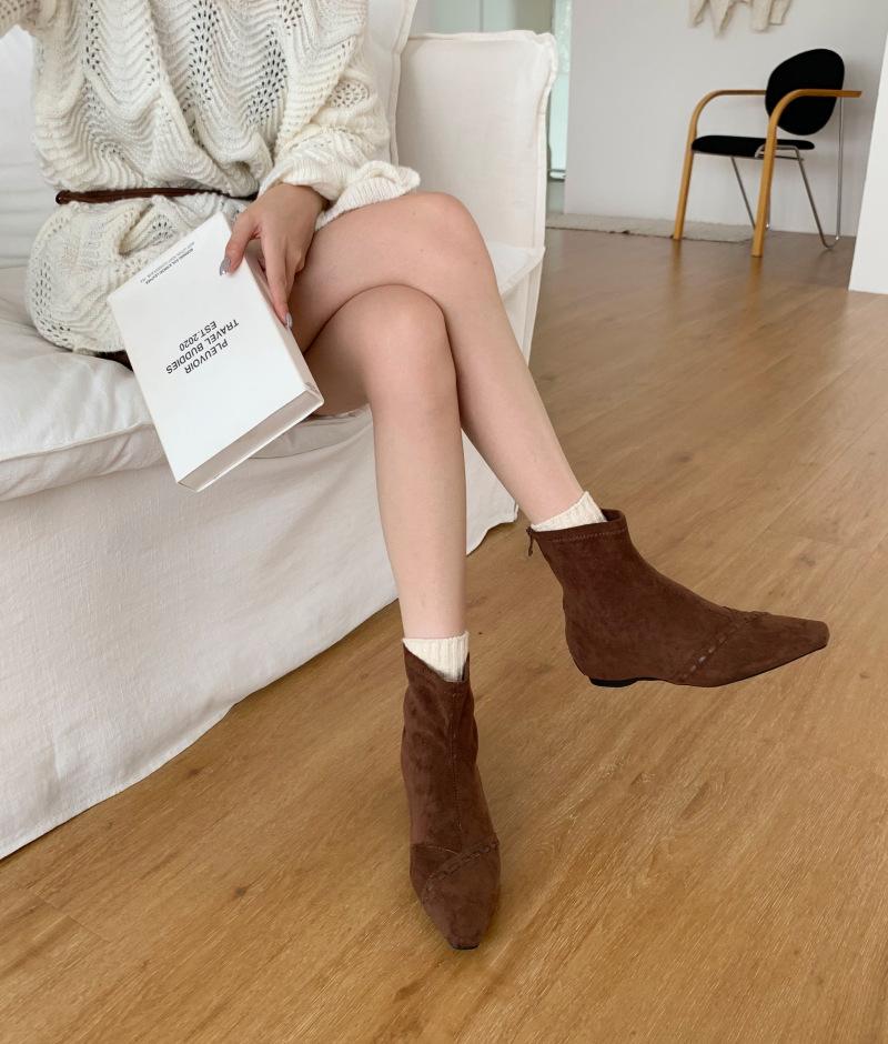 Fleece French suede square head thick heel thin boots women s boots 2025 autumn and winter new versatile rear zipper short elasticity 39 темно-коричневого
Fleece French suede square head thick heel thin boots women s boots 2025 autumn and winter new versatile rear zipper short elasticity 39 темно-коричневого