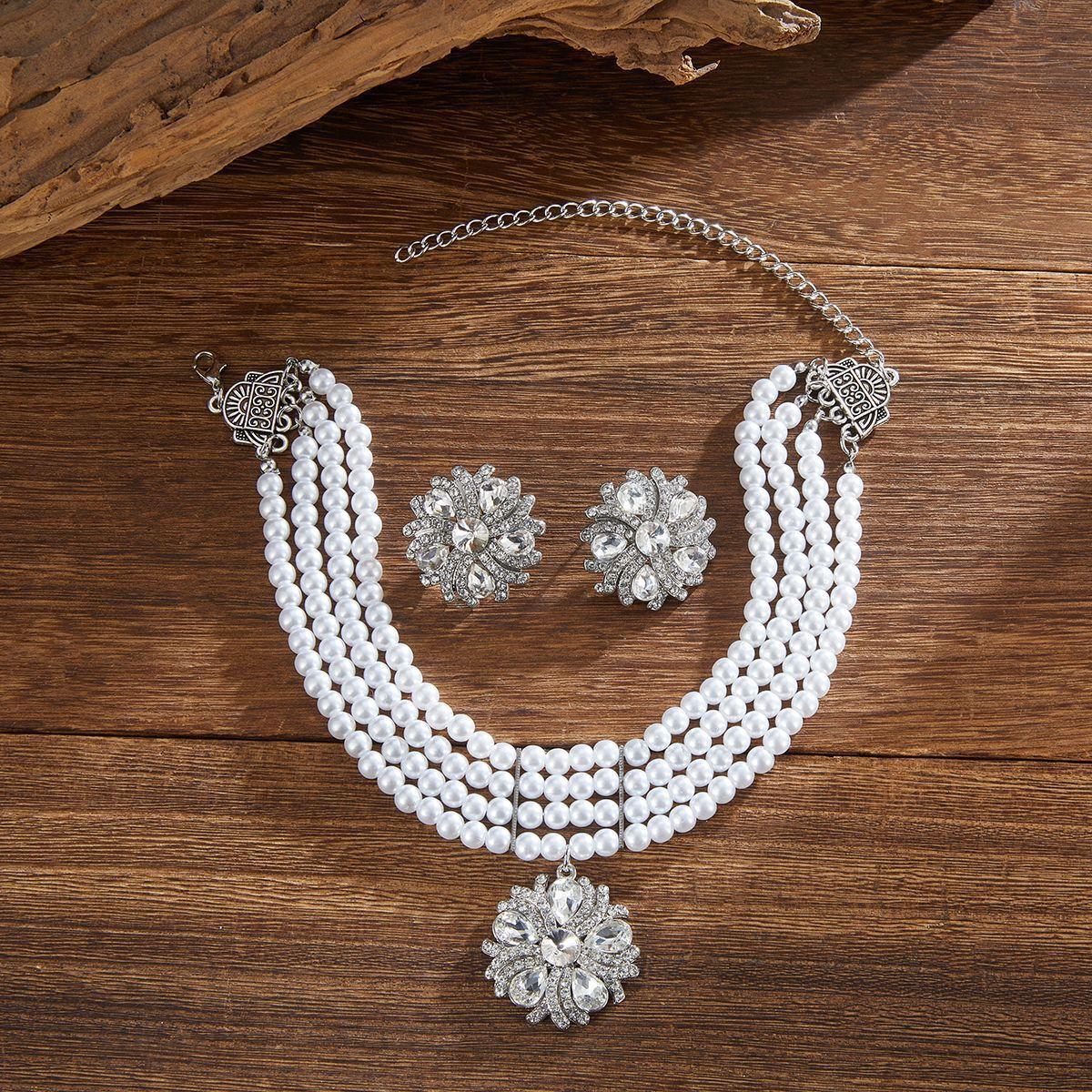 Multi-Layer Pearl Diamond Snowflake Personalized Jewelry Medieval Court Style Fashion Pearl Necklace Earrings Set
Multi-Layer Pearl Diamond Snowflake Personalized Jewelry Medieval Court Style Fashion Pearl Necklace Earrings Set