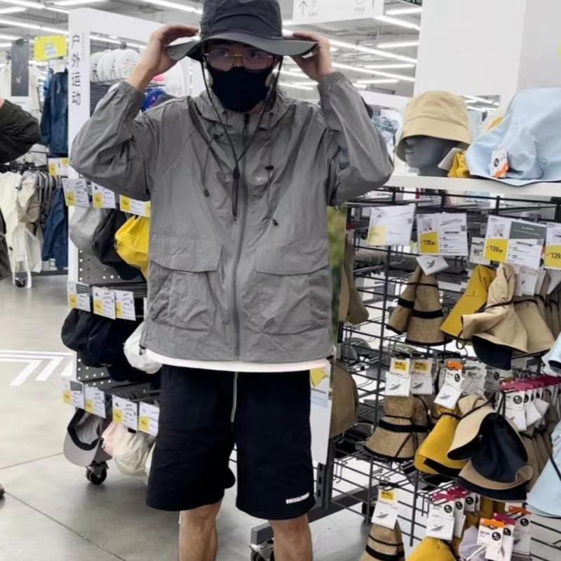 Летняя легкая и тонкая солнцезащитная одежда для улицы, анти-ультрафиолетовая, дышащая, солнцезащитная одежда, свободные спортивные мужские и женские куртки с капюшоном, тренд 6XL 220-120 kg
Летняя легкая и тонкая солнцезащитная одежда для улицы, анти-ультрафиолетовая, дышащая, солнцезащитная одежда, свободные спортивные мужские и женские куртки с капюшоном, тренд 6XL 220-120 kg