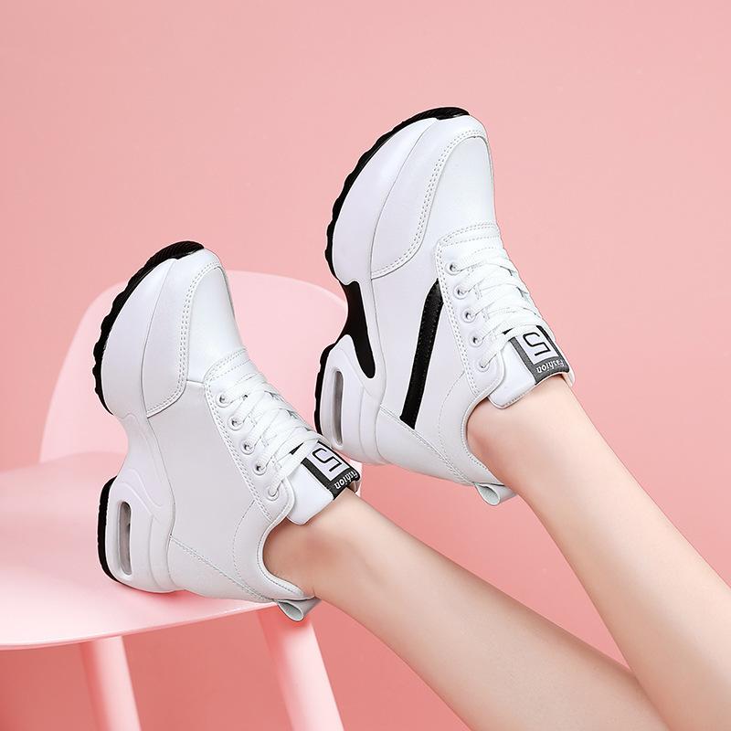 Inner heightening leather surface white shoes women s sports and leisure heightening shoes size 42 large size air cushion shock absorption 42
Inner heightening leather surface white shoes women s sports and leisure heightening shoes size 42 large size air cushion shock absorption 42