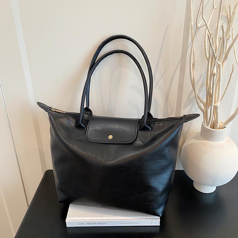 Casual soft surface large-capacity bag women s 2025 spring and summer new popular shoulder bag fashion commuter tote handbag
Casual soft surface large-capacity bag women s 2025 spring and summer new popular shoulder bag fashion commuter tote handbag
