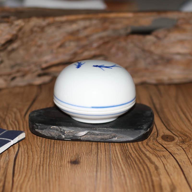 Double-Dimensional Blue and White Hand-Painted Porcelain Inkstone Box – Large, Medium, Small Sizes for Seal Carving and Four Treasures of the Study. Diameter 7cm
Double-Dimensional Blue and White Hand-Painted Porcelain Inkstone Box – Large, Medium, Small Sizes for Seal Carving and Four Treasures of the Study. Diameter 7cm