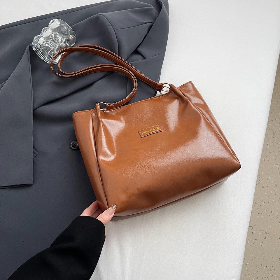 Women s New Winter Highend Fashion Style Autumn and Winter Retro Commuting Tote Bag Large Capacity Versatile Shoulder Bag
Women s New Winter Highend Fashion Style Autumn and Winter Retro Commuting Tote Bag Large Capacity Versatile Shoulder Bag