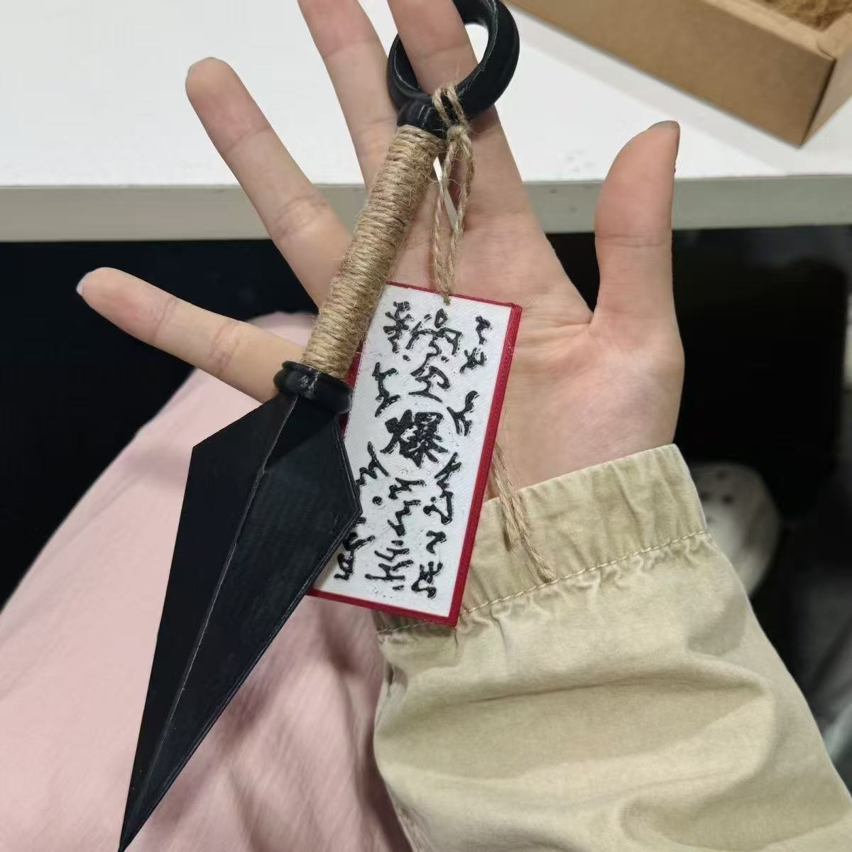 Аниме Наруто Кунай Сюрикен Магнит на холодильник Игрушка Мультфильм Косплей Реквизит Ручка ПВХ Модель Украшение Аксессуары для холодильника Подарок для взрослых
Аниме Наруто Кунай Сюрикен Магнит на холодильник Игрушка Мультфильм Косплей Реквизит Ручка ПВХ Модель Украшение Аксессуары для холодильника Подарок для взрослых