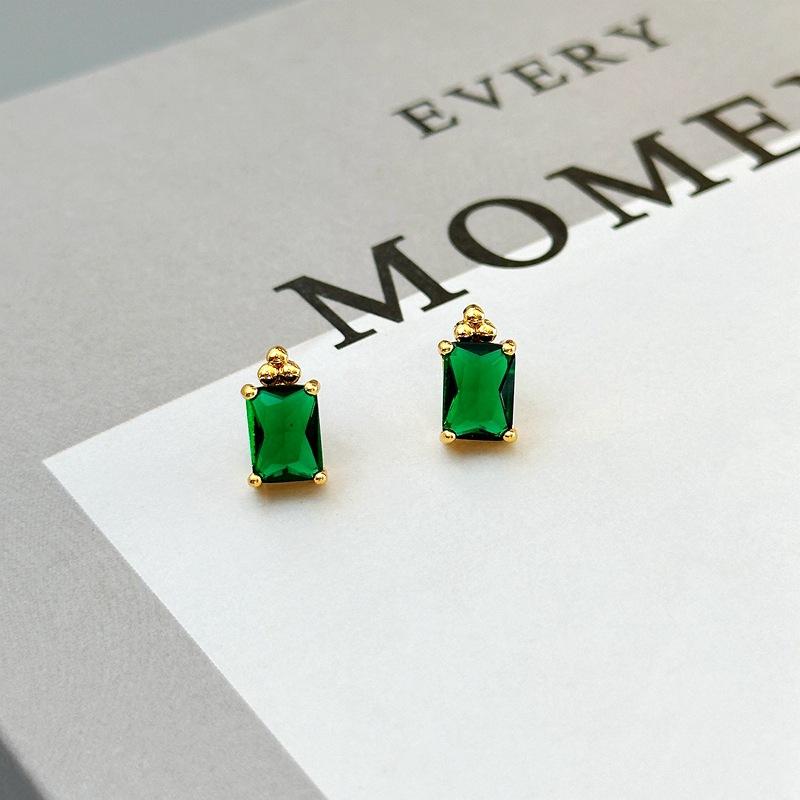 Fashion Commuter Light Luxury Shiny Square Zircon Stud Earrings High-End Temperament Women S Earrings зелений
Fashion Commuter Light Luxury Shiny Square Zircon Stud Earrings High-End Temperament Women S Earrings зелений
