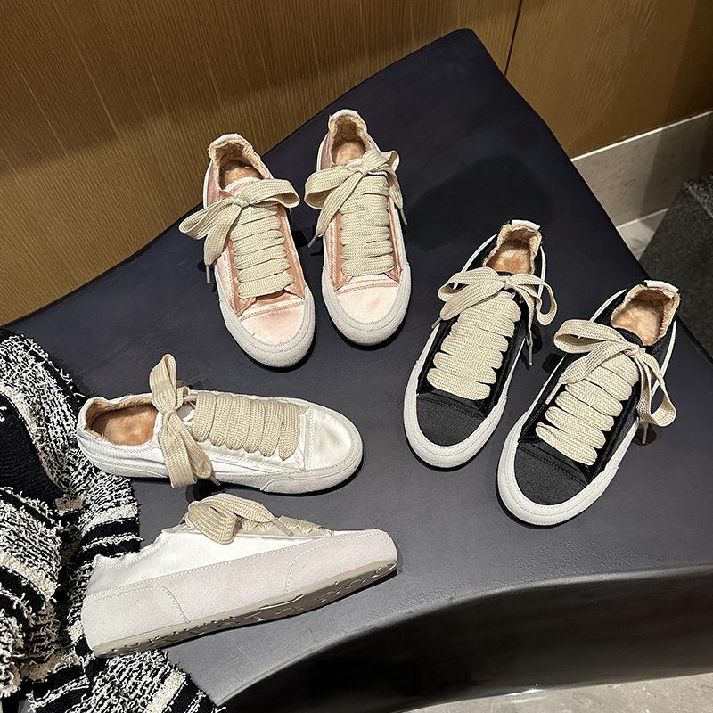 Casual Design Satin Flat-bottomed Shoes Round Toe Lace Plus Velvet Small White Shoes Fashion Solid Color Thick-soled Shoes
Casual Design Satin Flat-bottomed Shoes Round Toe Lace Plus Velvet Small White Shoes Fashion Solid Color Thick-soled Shoes