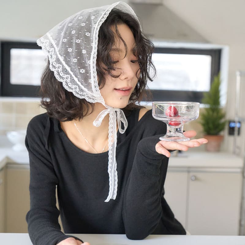 The GREEN Lab Lace Trim Floral Scarf (2colors) BLACK
The GREEN Lab Lace Trim Floral Scarf (2colors) BLACK