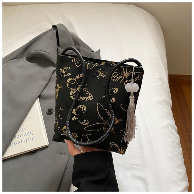 Summer new fashion national tide temperament simple casual shoulder bag women s large-capacity commuter tote bag pendant included чорний
Summer new fashion national tide temperament simple casual shoulder bag women s large-capacity commuter tote bag pendant included чорний