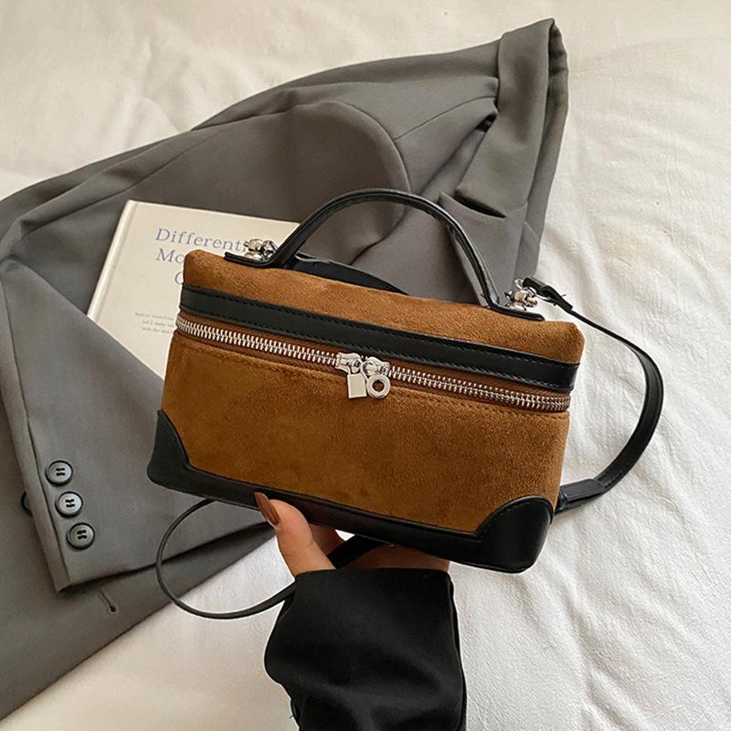 Модная нишевая ретро матовая сумка женская 2025 осень и зима новая контрастного цвета сумка-мессенджер модная и простая маленькая квадратная сумка
Модная нишевая ретро матовая сумка женская 2025 осень и зима новая контрастного цвета сумка-мессенджер модная и простая маленькая квадратная сумка