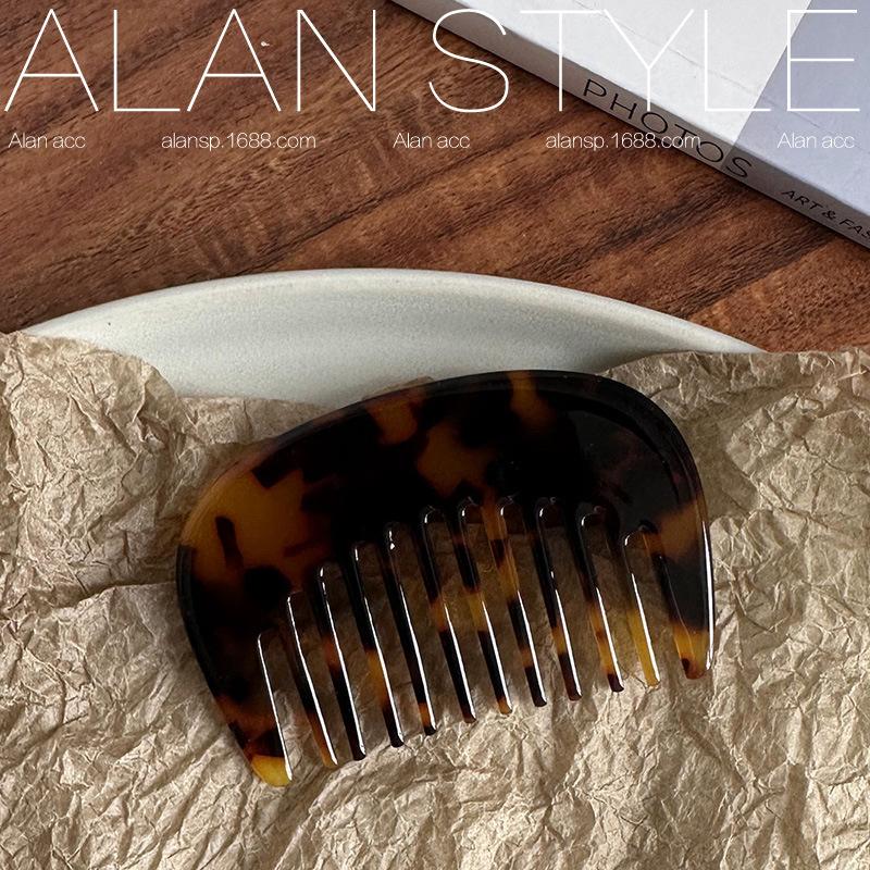 Korean Acetic Acid Western Style Hair Comb With Colorful Patterns Niche Simple Portable Instagram Popular Women
Korean Acetic Acid Western Style Hair Comb With Colorful Patterns Niche Simple Portable Instagram Popular Women