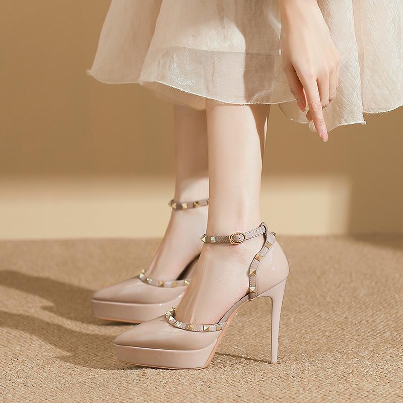 1233-23 Sexy rivet high heels women s 2025 spring and autumn new pointed thin heels waterproof table shoes 12CM 40 тілесний
1233-23 Sexy rivet high heels women s 2025 spring and autumn new pointed thin heels waterproof table shoes 12CM 40 тілесний