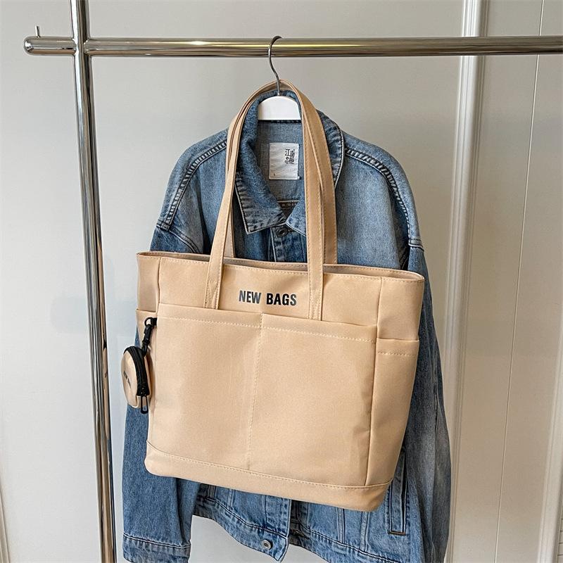 Полотняна сумка великої місткості, жіноча нова корейська версія 2024 року, модна модна проста студентська сумка, сумка через плече хакі
Полотняна сумка великої місткості, жіноча нова корейська версія 2024 року, модна модна проста студентська сумка, сумка через плече хакі