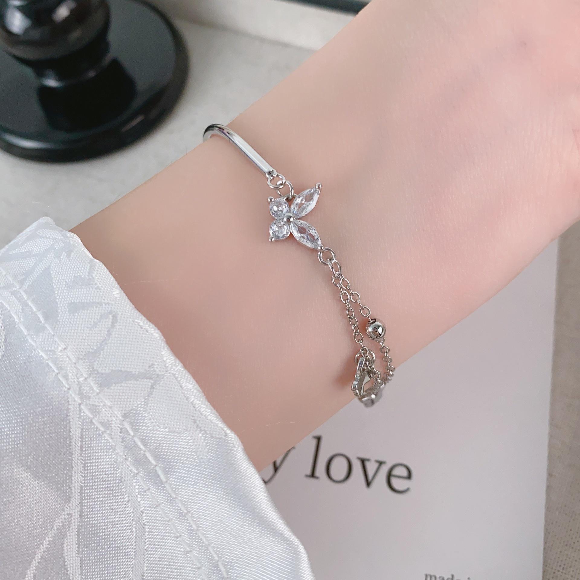 Butterfly Fairy Exquisite Bracelet - Niche Design with Half Chain Tassel, Perfect Gift for Girlfriend. Half Bracelet
Butterfly Fairy Exquisite Bracelet - Niche Design with Half Chain Tassel, Perfect Gift for Girlfriend. Half Bracelet