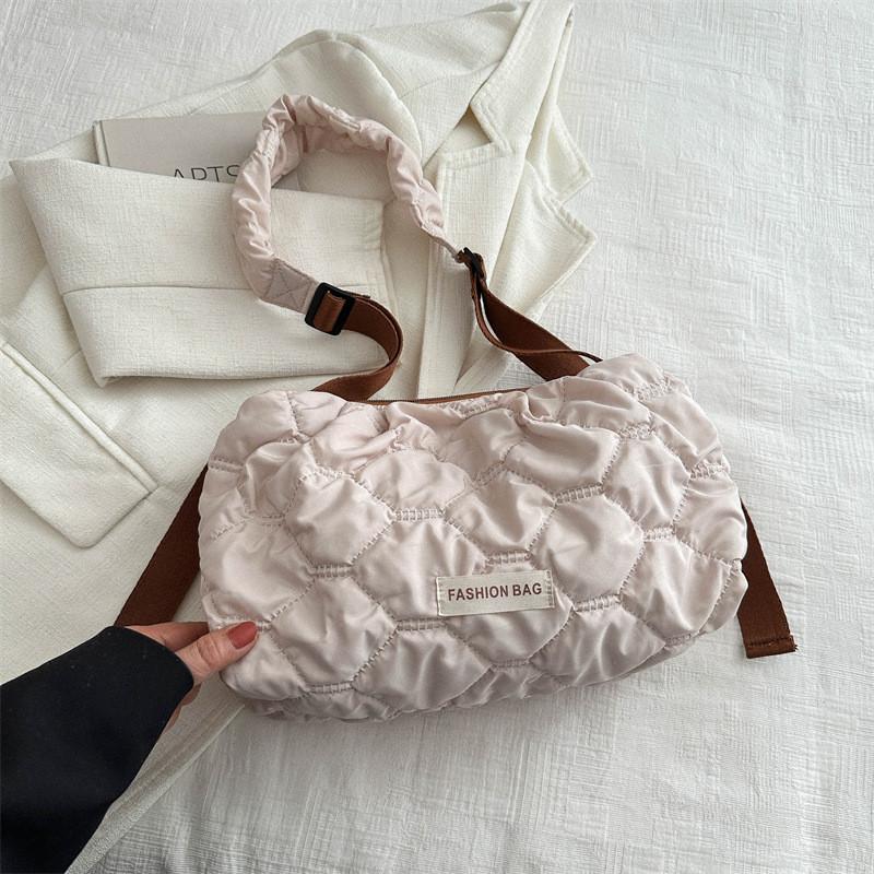 Versatile And Trendy Japanese Retro Shoulder Tote Bag With Spacious Compartment For Everyday Use білий
Versatile And Trendy Japanese Retro Shoulder Tote Bag With Spacious Compartment For Everyday Use білий
