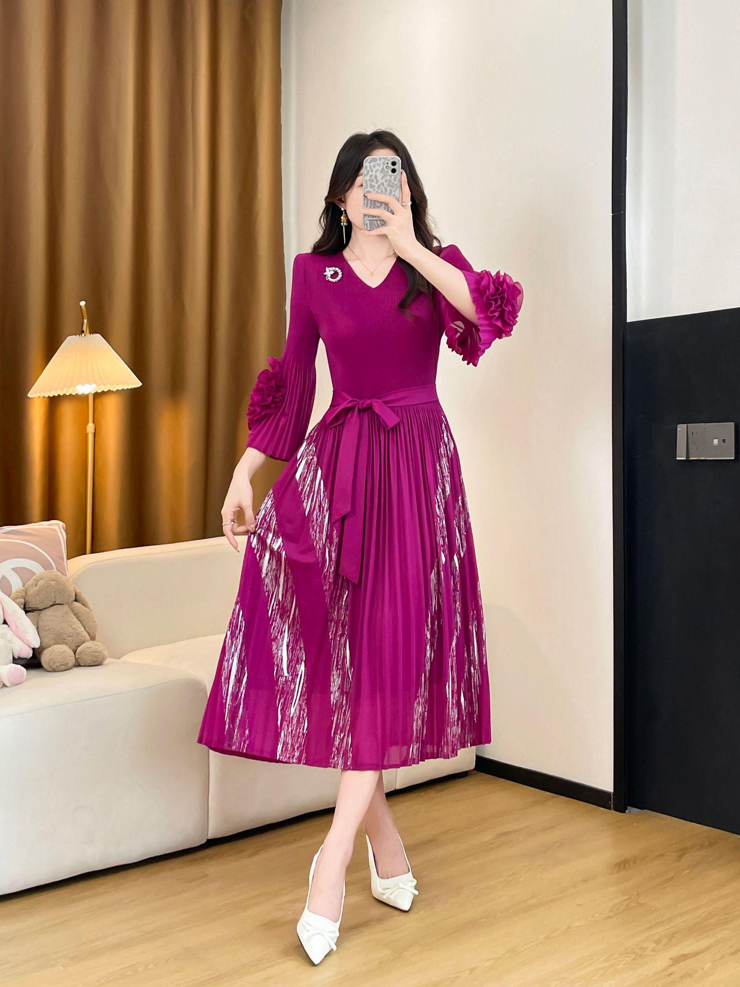 Elegant Bell Sleeve Pleated Dress: Plus Size African European-American Fashion One Size (80/160 kg) розы красного
Elegant Bell Sleeve Pleated Dress: Plus Size African European-American Fashion One Size (80/160 kg) розы красного