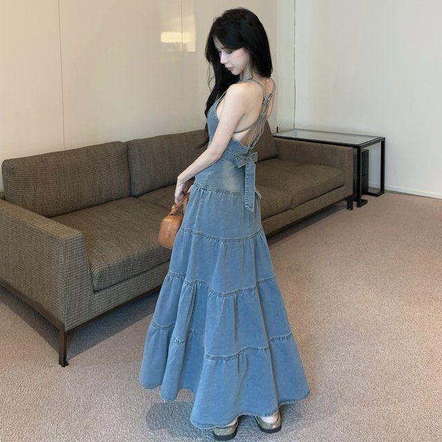 Hong Kong Style Spicy Girl Denim Slip Dress with High Back, High Waist, Loose Hem, Slimming A-Line S (85-95 lbs)
Hong Kong Style Spicy Girl Denim Slip Dress with High Back, High Waist, Loose Hem, Slimming A-Line S (85-95 lbs)