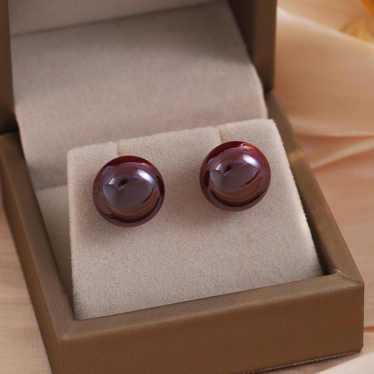 French Retro Gradual Change Zixia Red Pearl Stud Earrings, Autumn And Winter Light Luxury High-End Sense White Temperament Earrings Women
French Retro Gradual Change Zixia Red Pearl Stud Earrings, Autumn And Winter Light Luxury High-End Sense White Temperament Earrings Women