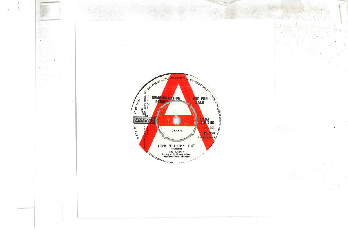7-дюймовая пластинка США. T-BONES - Sippin n Chippin / Moment Of Sof LIB53867PROMO LIBERTY 1966 UK Рок Б/У
7-дюймовая пластинка США. T-BONES - Sippin n Chippin / Moment Of Sof LIB53867PROMO LIBERTY 1966 UK Рок Б/У