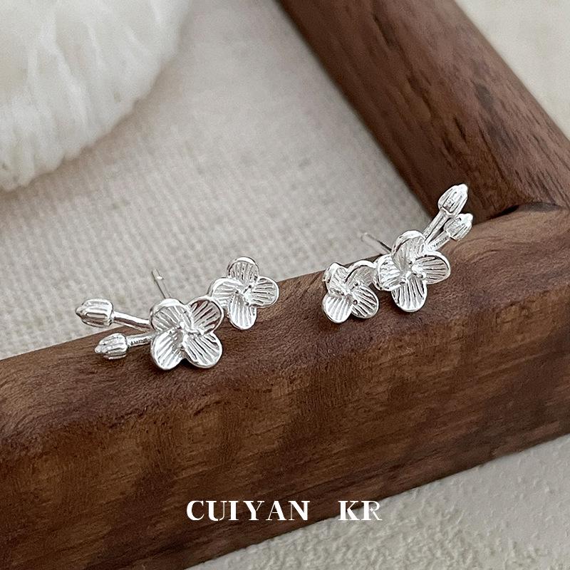 Cuiyan S999 Silver Plum Blossom Stud Earrings for Women - New Chinese High-End Korean Style. 99 Silver
Cuiyan S999 Silver Plum Blossom Stud Earrings for Women - New Chinese High-End Korean Style. 99 Silver