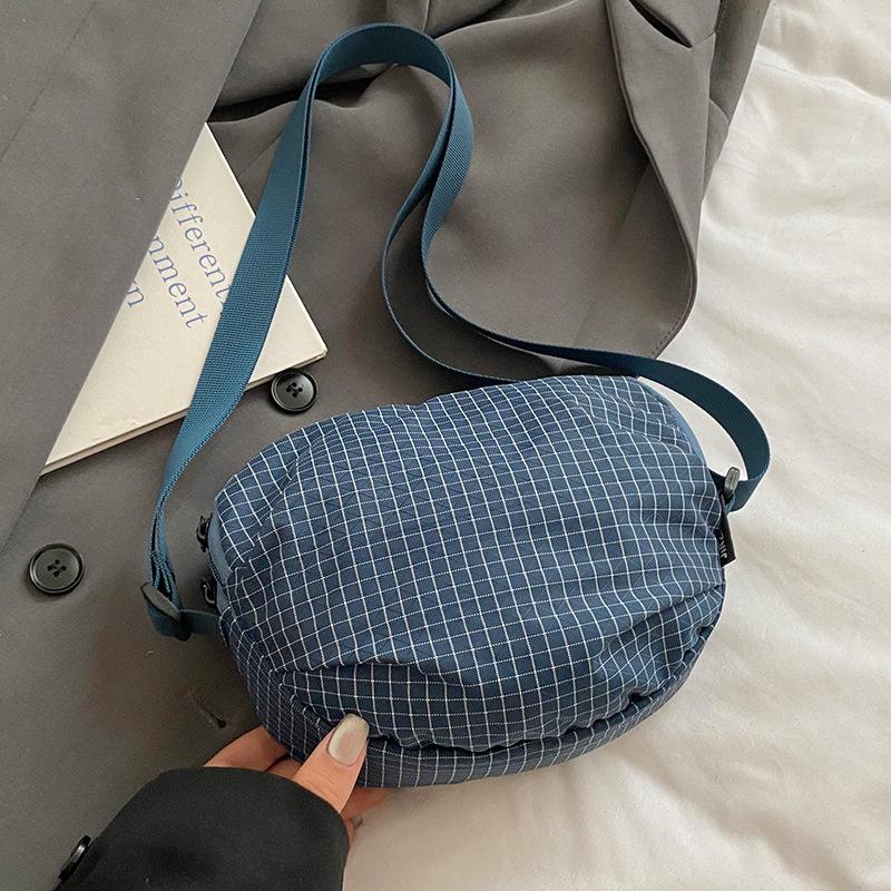 New men s messenger bag nylon small square bag lightweight cloth bag casual versatile single shoulder women s couple bag синій
New men s messenger bag nylon small square bag lightweight cloth bag casual versatile single shoulder women s couple bag синій