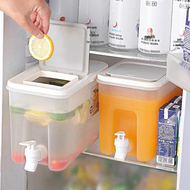 Чайник для холодного заваривания 3,5 л с краном для холодильника - для ледяной воды, сока и лимонный инфузор.
Чайник для холодного заваривания 3,5 л с краном для холодильника - для ледяной воды, сока и лимонный инфузор.