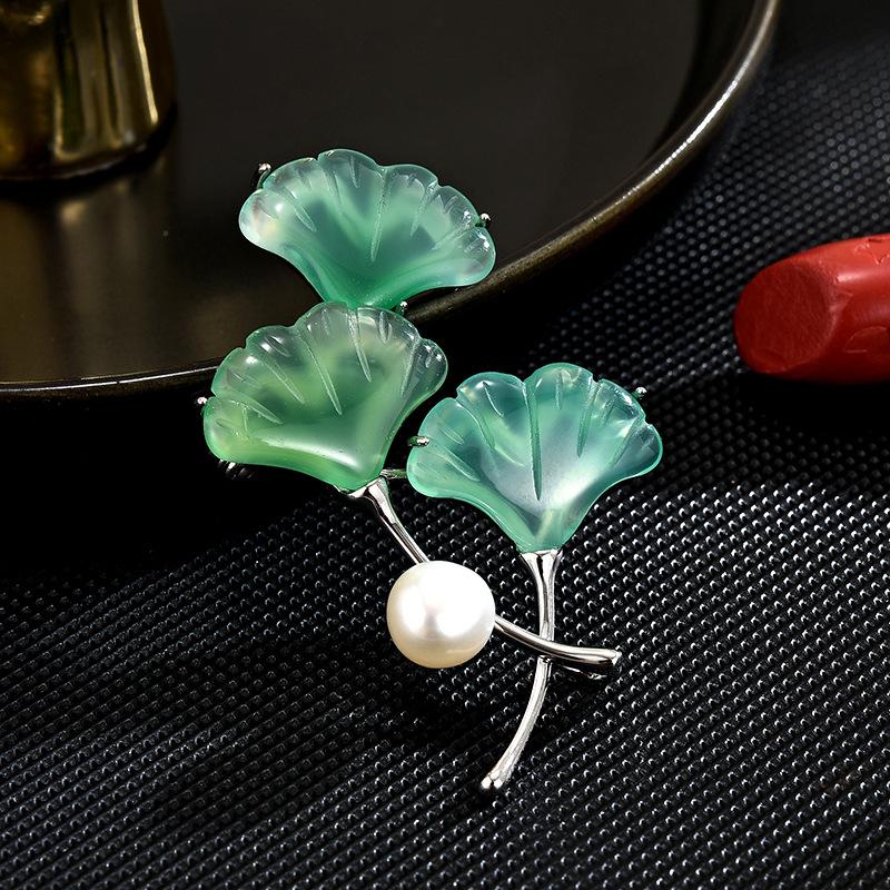 Autumn New Women s Designer Light Luxury Ginkgo Leaf Brooch Simulation Pearl Accessory Clothing Jacket Pin
Autumn New Women s Designer Light Luxury Ginkgo Leaf Brooch Simulation Pearl Accessory Clothing Jacket Pin