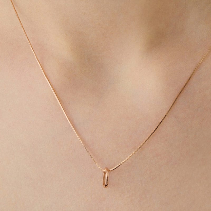 MAYBETOI 14k Single Ring Cylinder Pendant Necklace 14K pink gold
MAYBETOI 14k Single Ring Cylinder Pendant Necklace 14K pink gold