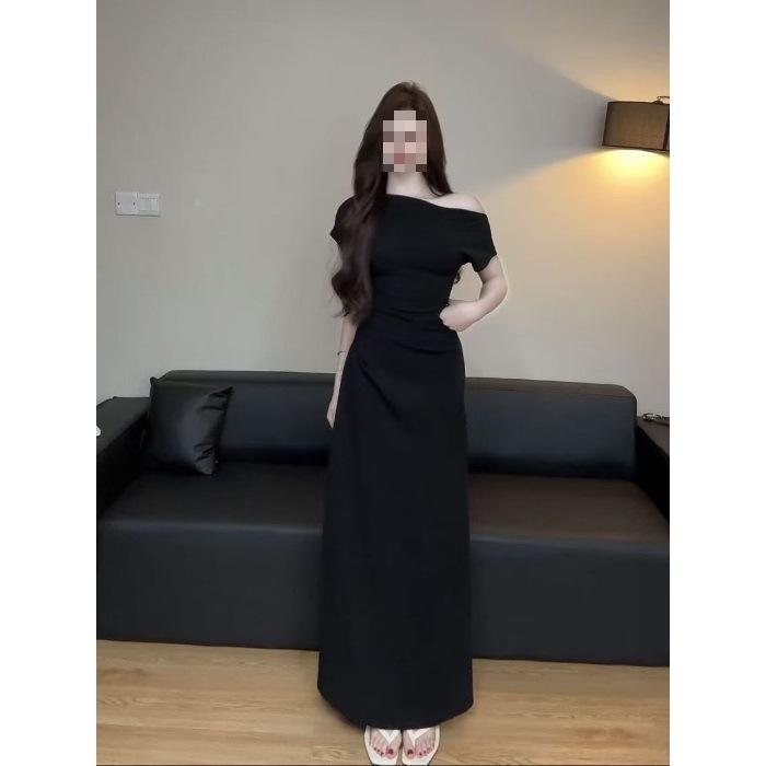 Elegant One-Shoulder Slit Bodycon Dress: Sophisticated, Slimming, Hip-Hugging Design S
Elegant One-Shoulder Slit Bodycon Dress: Sophisticated, Slimming, Hip-Hugging Design S
