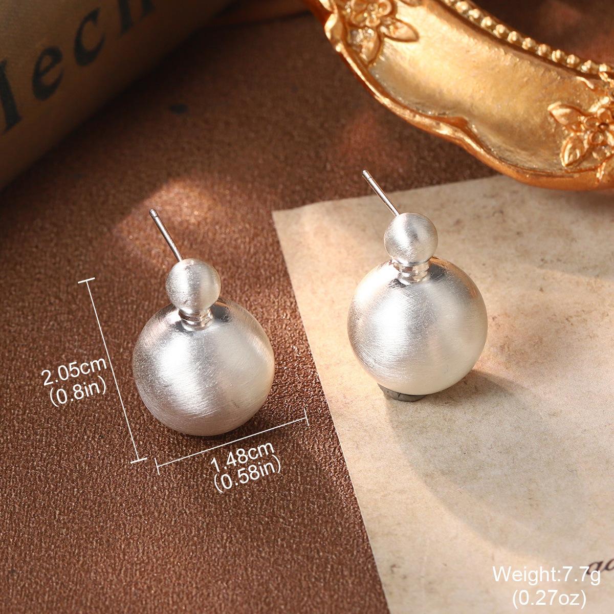 Retro flower earrings, pearl premium sense, medieval brooch design sense, portrait light luxury stud earrings, French silver needle earrings.
Retro flower earrings, pearl premium sense, medieval brooch design sense, portrait light luxury stud earrings, French silver needle earrings.