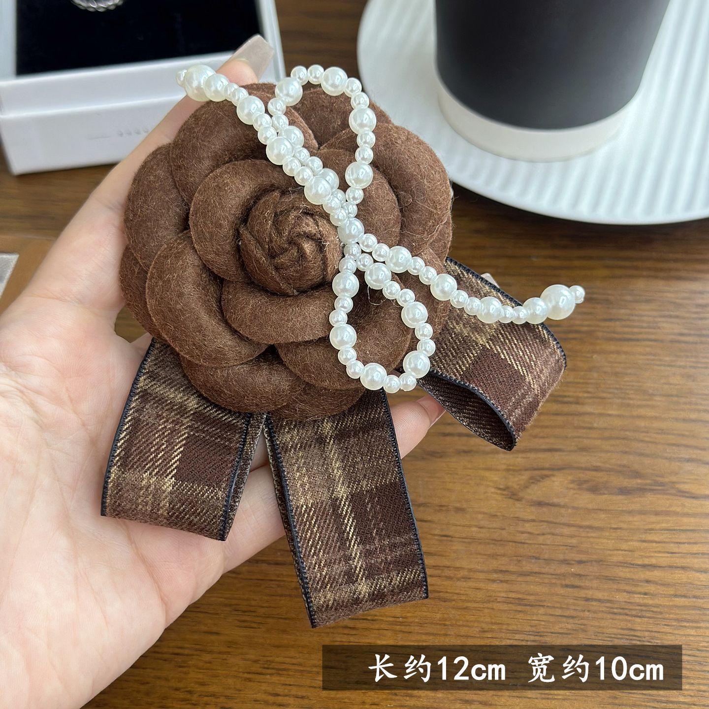 Korean Fabric Camellia Flower Brooch with Bow Cloth Lapel Pins for Women Accessory Elegant Badge Trendy Decorative Corsage коричневий
Korean Fabric Camellia Flower Brooch with Bow Cloth Lapel Pins for Women Accessory Elegant Badge Trendy Decorative Corsage коричневий