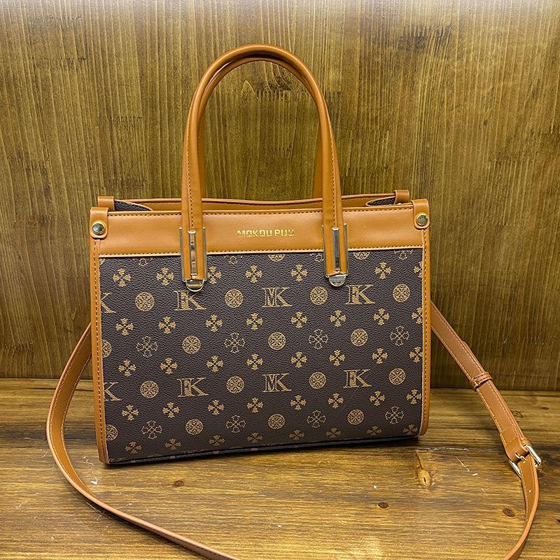 Новая модная женская сумка ретро с принтом букв, универсальная женская сумка-тоут для поездок на работу, на плечо, сумка-мессенджер
Новая модная женская сумка ретро с принтом букв, универсальная женская сумка-тоут для поездок на работу, на плечо, сумка-мессенджер