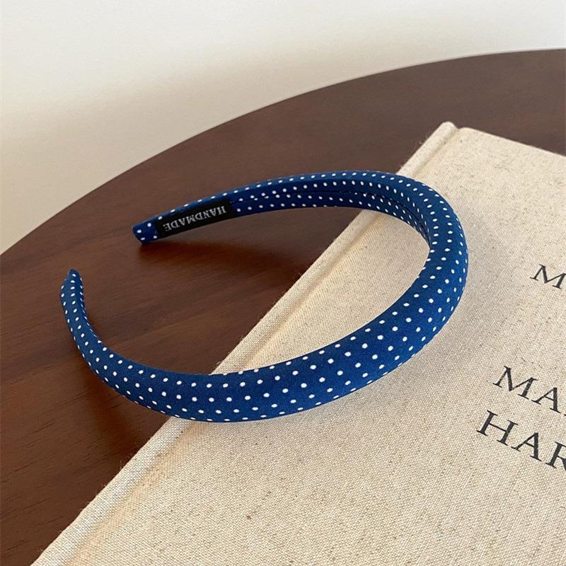 Wide-edge Hairband for Women with High Forehead, Suitable for Daily Wear As An Accessory for The Hair. A318
Wide-edge Hairband for Women with High Forehead, Suitable for Daily Wear As An Accessory for The Hair. A318