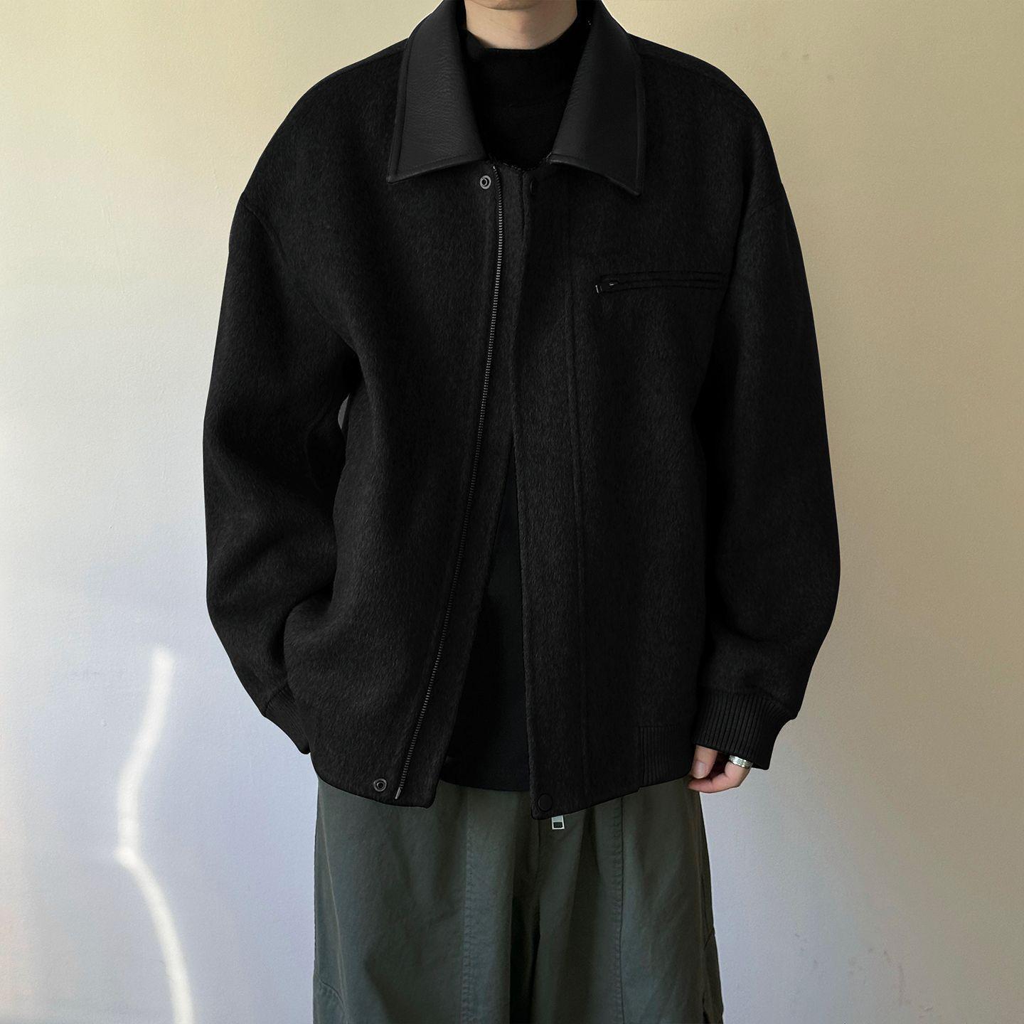 Men s Black Woolen Coat: Trendy Loose Fit for Spring, Autumn, and Winter. 3XL (160-175 lbs) чорний
Men s Black Woolen Coat: Trendy Loose Fit for Spring, Autumn, and Winter. 3XL (160-175 lbs) чорний
