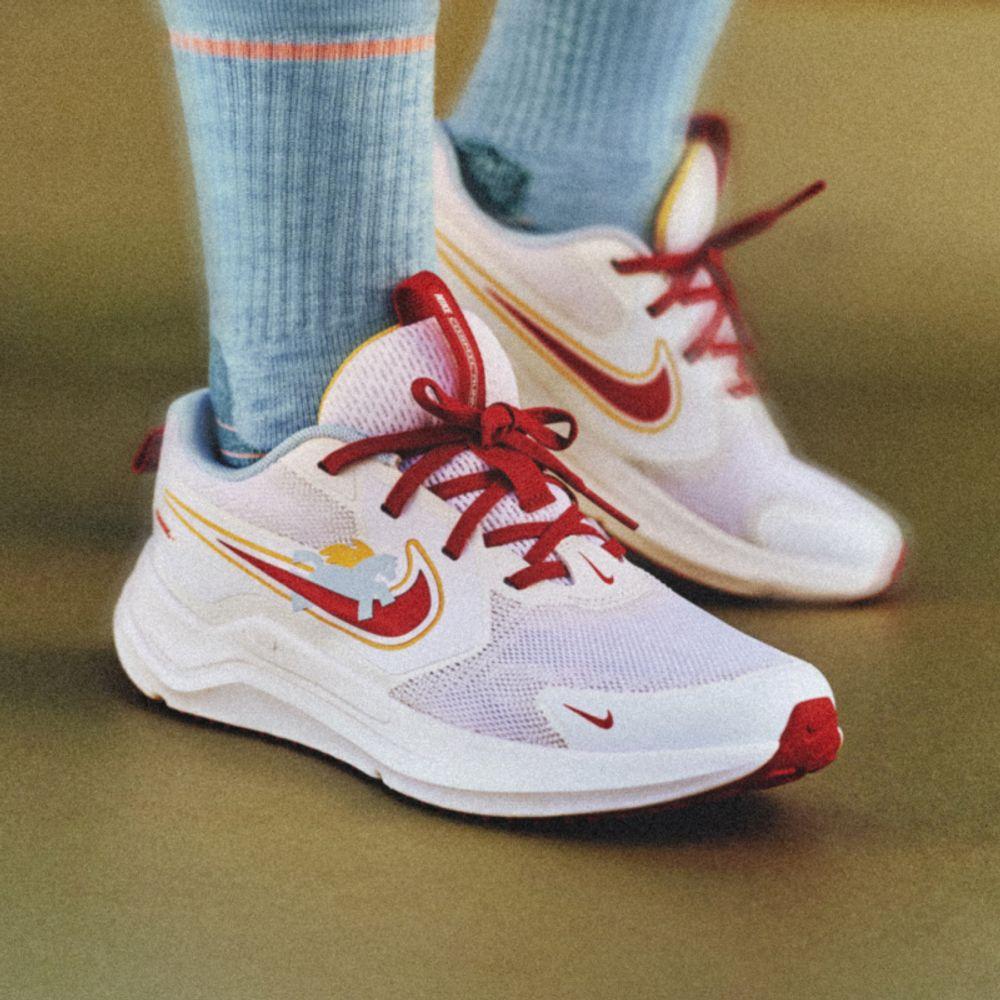Nike Cosmic Runner GS Chinese New Year 38.5
Nike Cosmic Runner GS Chinese New Year 38.5