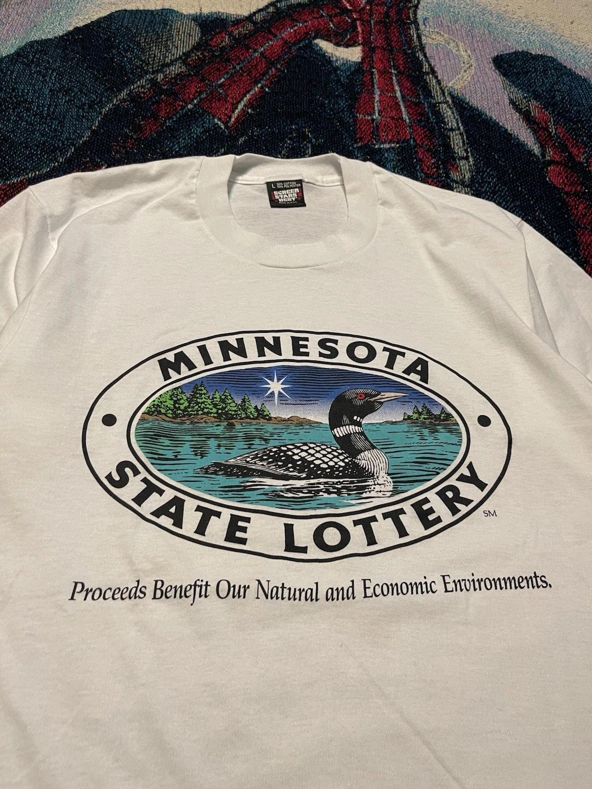 Vintage 90s Minnesota State Lottery Duck Ocean Nature Tee Shirt Men s L Gambling 2XL
Vintage 90s Minnesota State Lottery Duck Ocean Nature Tee Shirt Men s L Gambling 2XL