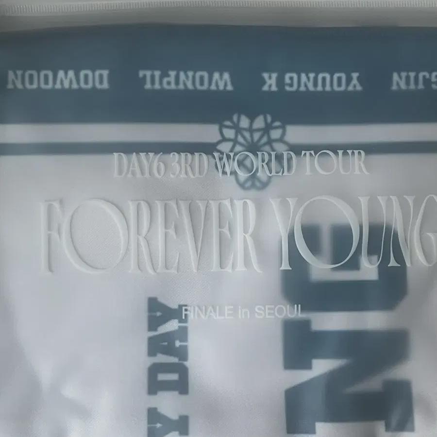 DAY6 Слоган фан-клуба Foreveryoung Fan
DAY6 Слоган фан-клуба Foreveryoung Fan