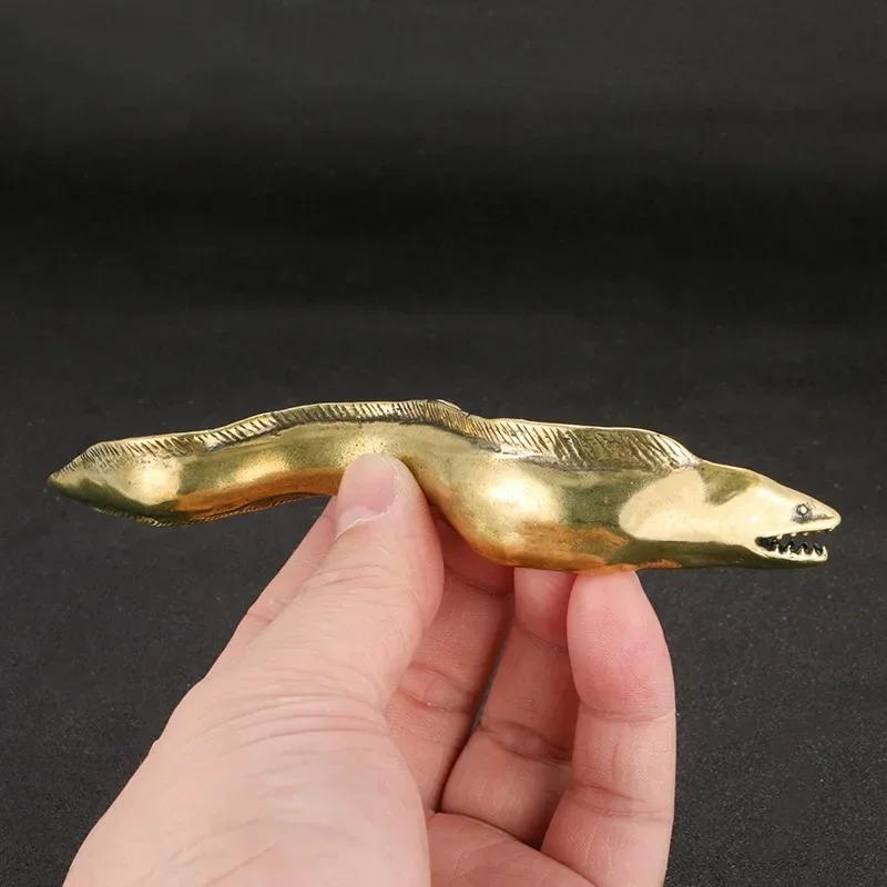 1Pcs Brass Deep Sea Hairtail Fish Statue Desk Ornaments Retro Simulation Fish Statue Tea Pet Car Decoration Crafts Collectibles
1Pcs Brass Deep Sea Hairtail Fish Statue Desk Ornaments Retro Simulation Fish Statue Tea Pet Car Decoration Crafts Collectibles