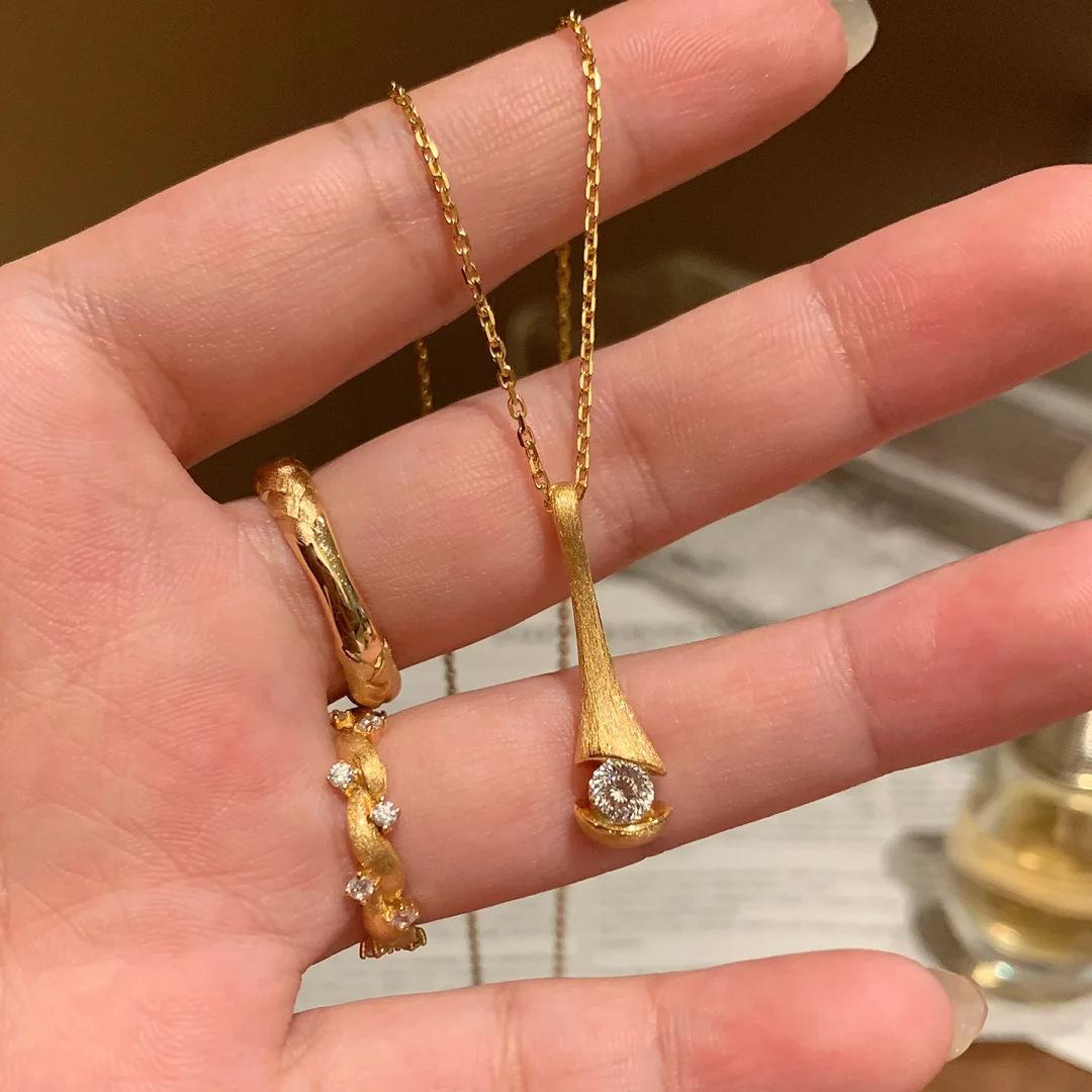 Средневековый матовый подвесной светильник Devil S Eye, роскошный флакон для духов с небольшой талией, ожерелье из высокоуглеродистого бриллианта для женщин
Средневековый матовый подвесной светильник Devil S Eye, роскошный флакон для духов с небольшой талией, ожерелье из высокоуглеродистого бриллианта для женщин