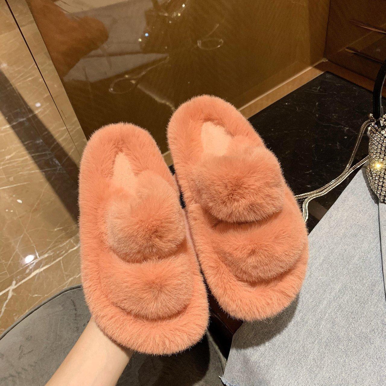 Foreign trade fluffy slippers women 2025 European and American new bilateral outer slippers Internet celebrity thick bottom leaking toe fashion cotton 40 помаранчевий
Foreign trade fluffy slippers women 2025 European and American new bilateral outer slippers Internet celebrity thick bottom leaking toe fashion cotton 40 помаранчевий