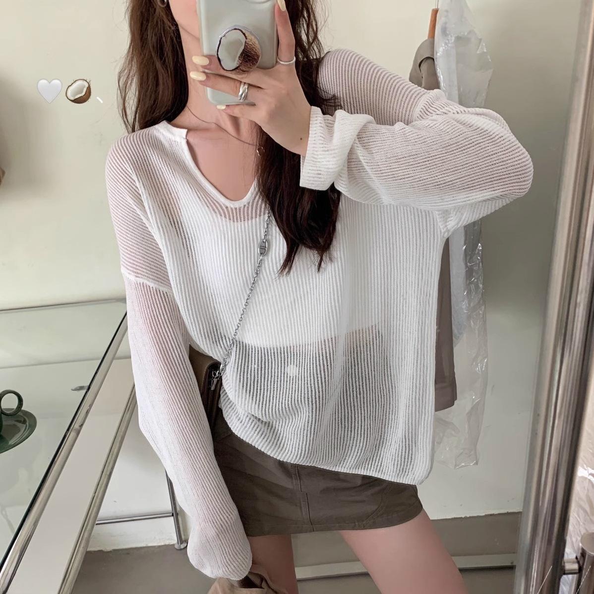 Loose and lazy thin outer long-sleeved top, small V-neck perspective summer cool sunscreen knitted sweater for women Average size 53-125 білий
Loose and lazy thin outer long-sleeved top, small V-neck perspective summer cool sunscreen knitted sweater for women Average size 53-125 білий