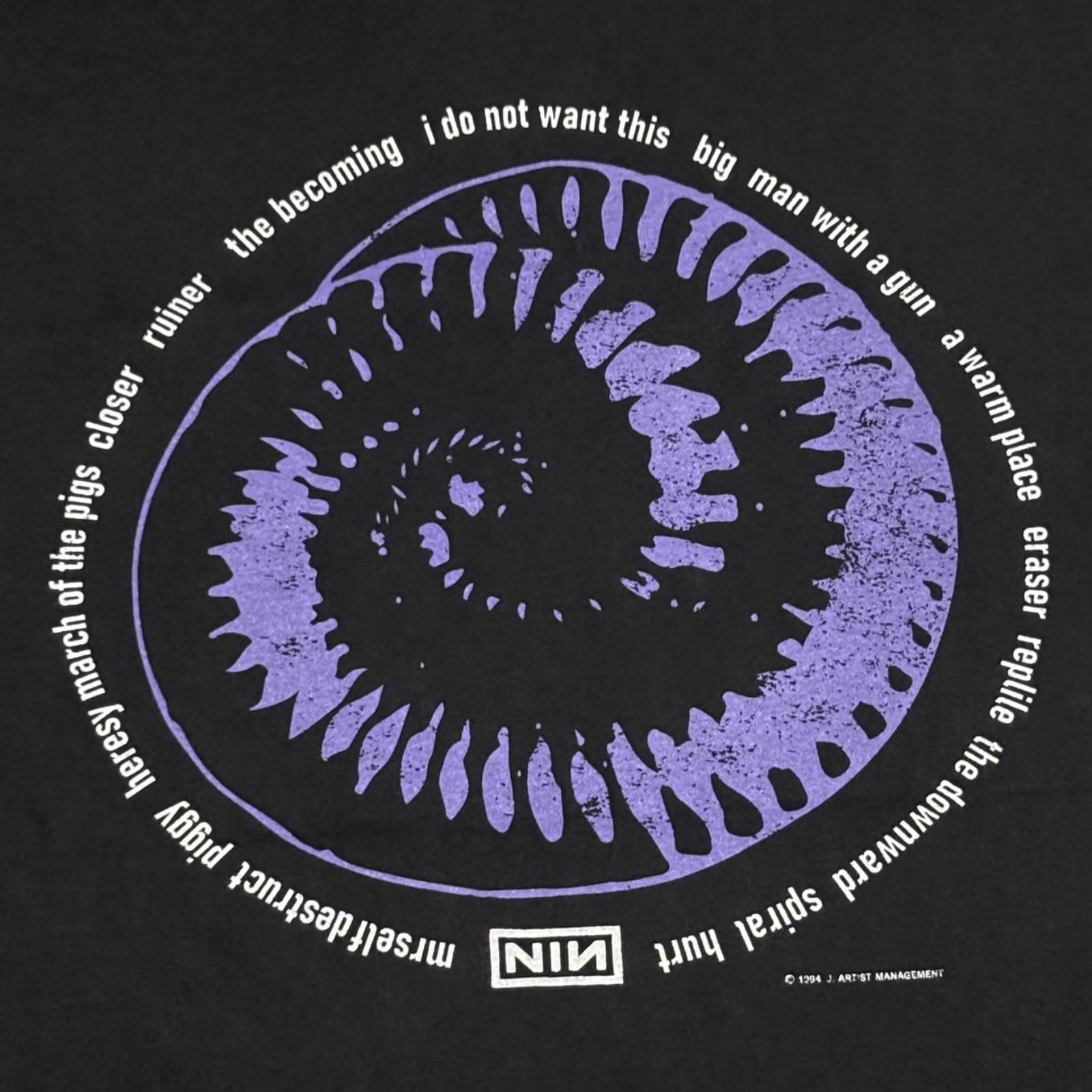 Nine Inch Nails VTG 1994 Вишита NIN Тур Розм.L Сорочка Downward Spiral РЕПРИНТ 2XL
Nine Inch Nails VTG 1994 Вишита NIN Тур Розм.L Сорочка Downward Spiral РЕПРИНТ 2XL