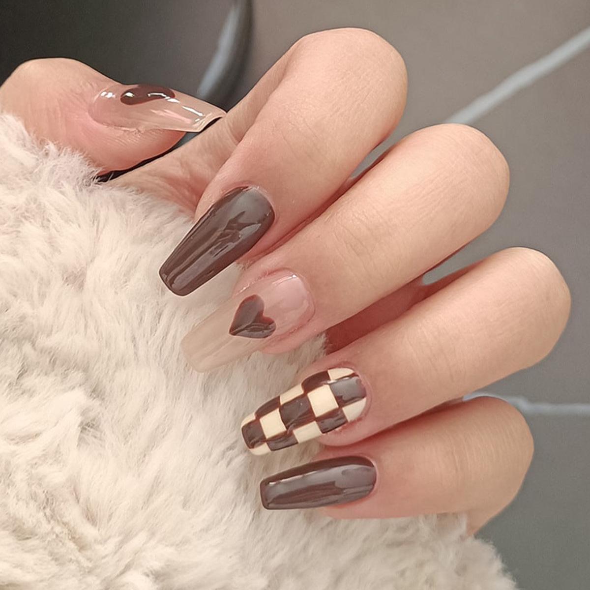 Checkerboard Heart French Manicure Press-On Nails - Medium-Long Style for a Spicy, Sweet Look
Checkerboard Heart French Manicure Press-On Nails - Medium-Long Style for a Spicy, Sweet Look