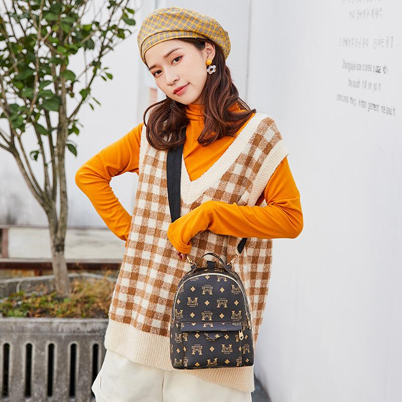 Fashion style printing multi-functional backpack, retro mini schoolbag, mobile phone change bag, shoulder messenger bag. темно-коричневого кольору
Fashion style printing multi-functional backpack, retro mini schoolbag, mobile phone change bag, shoulder messenger bag. темно-коричневого кольору