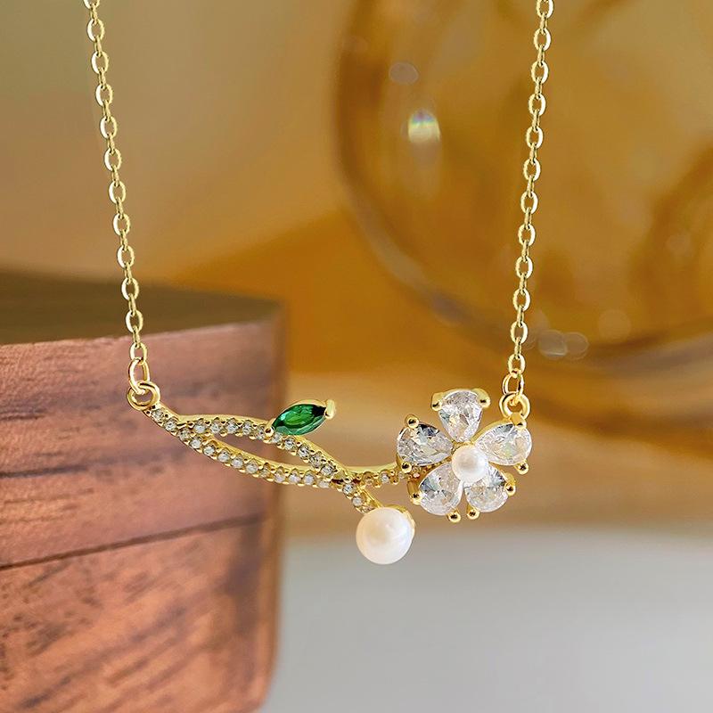 Versatile Flower Pearl Necklace Designed By Female Minority, Sweet Collar Chain Necklace Ornament
Versatile Flower Pearl Necklace Designed By Female Minority, Sweet Collar Chain Necklace Ornament