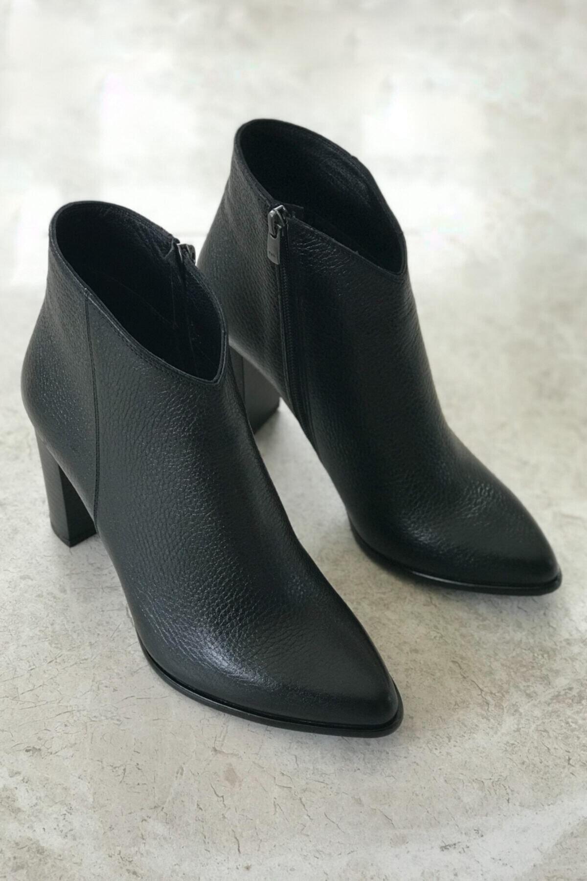 Women Modern Stylish Fashion Genuine Leather Women Black Genuine Leather Boots & Bootie 40
Women Modern Stylish Fashion Genuine Leather Women Black Genuine Leather Boots & Bootie 40